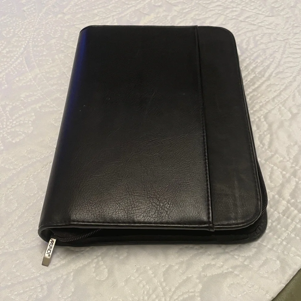 MUNDI Black Zip Planner Business Organizer Agenda Tracker Ring Binder Zip Book